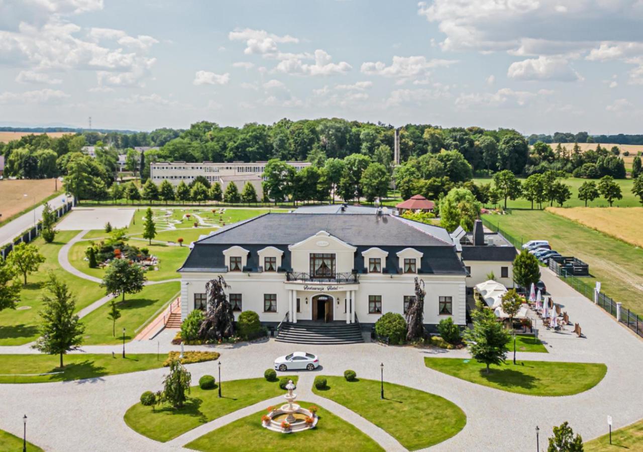 Dworek Komorno Hotel Exterior photo